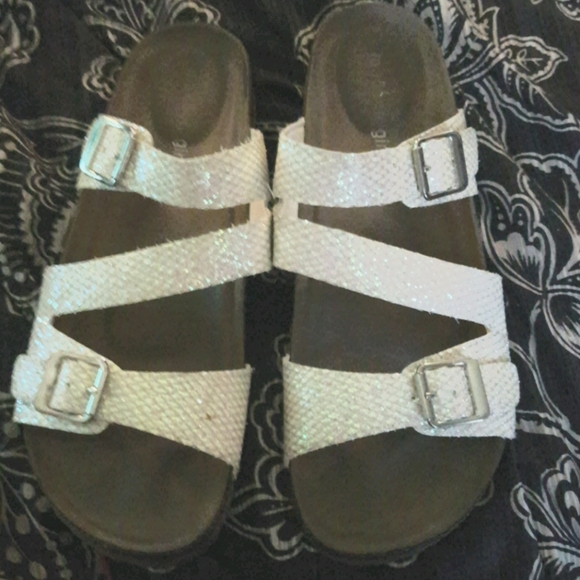 Sandles - Picture 1 of 1